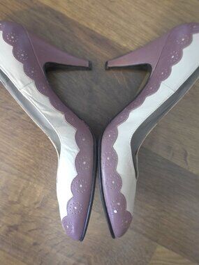 Nickels Made in Italy Lilac and Cream Scalloped Pumps Womens Sz 8AA